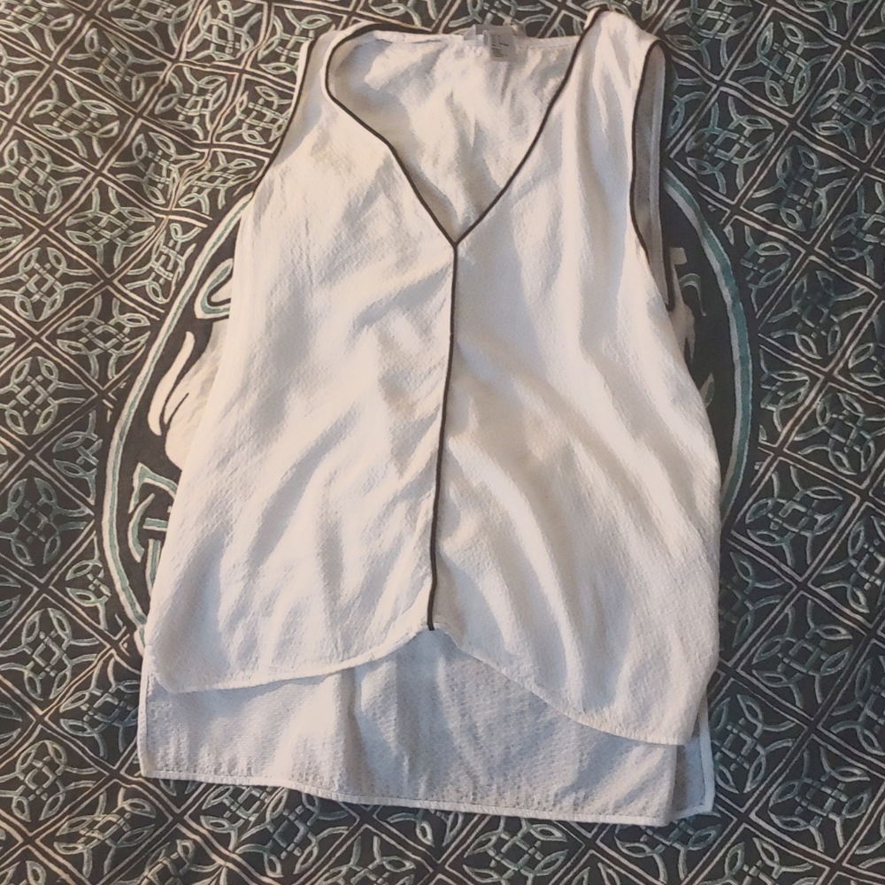 H&M B&W Sleeveless Blouse